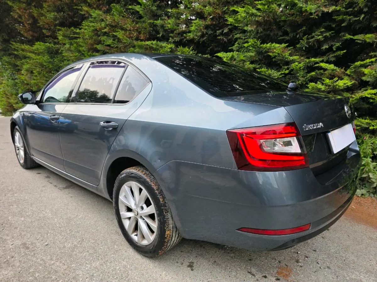 SKODA OCTAVIA DSG AUTOMATIC 2018 1.6 TDI - Image 2