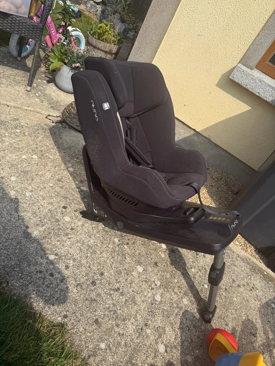 Car seat - Image 1
