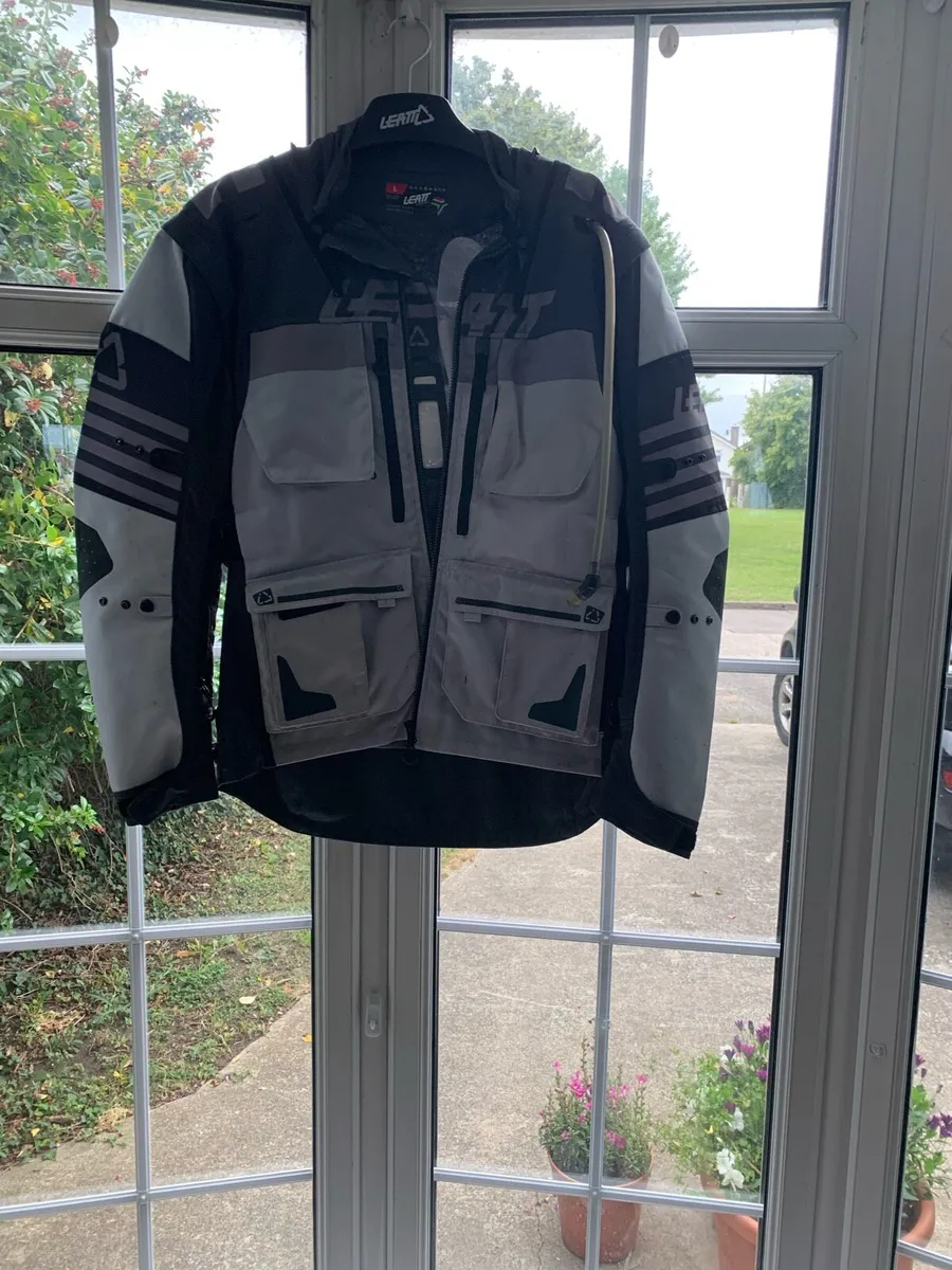 Leatt Jacket Moto 5.5 Enduro - Image 1