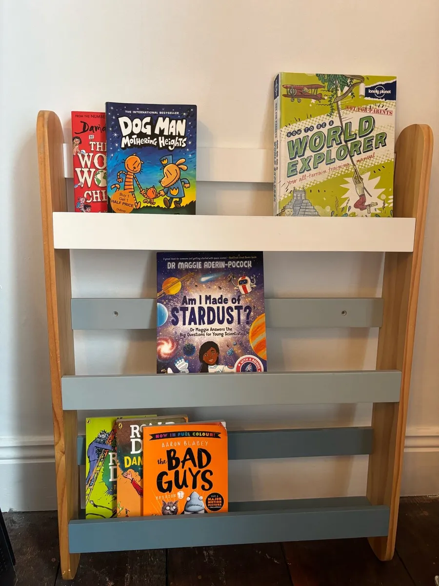 Children’s bookshelves - Image 1