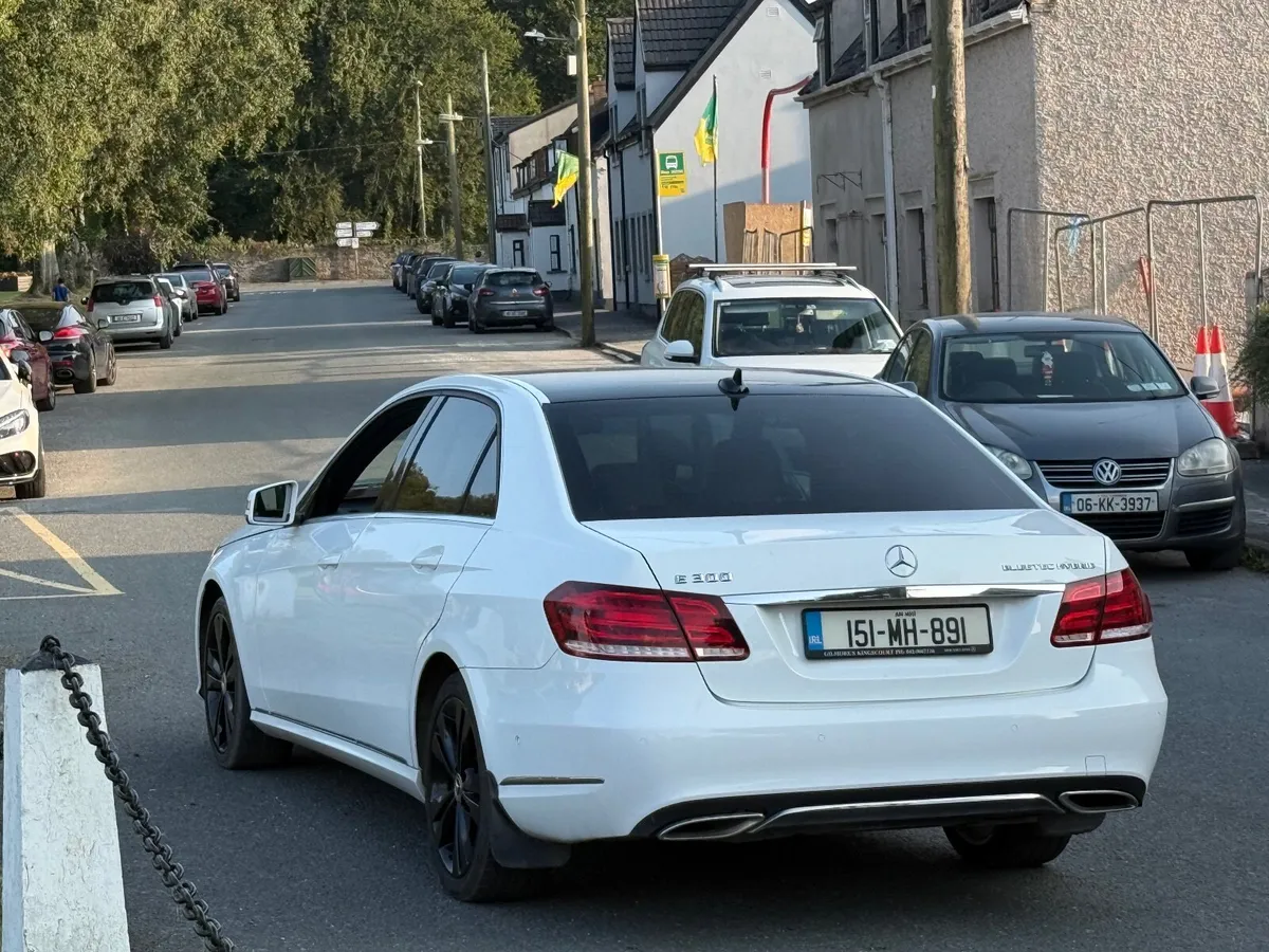 Mercedes-Benz E-Class 2015/automatic - Image 4