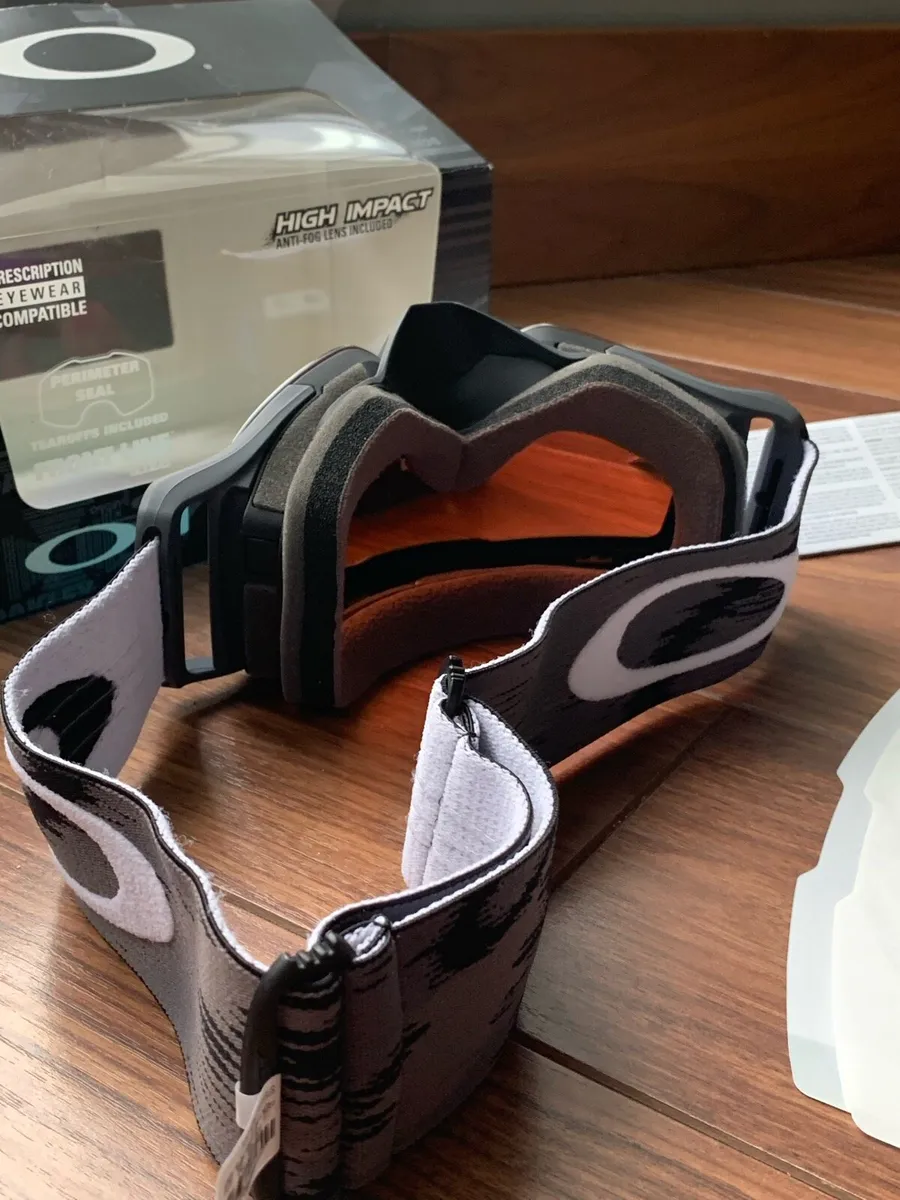 Oakley Goggles - Image 4