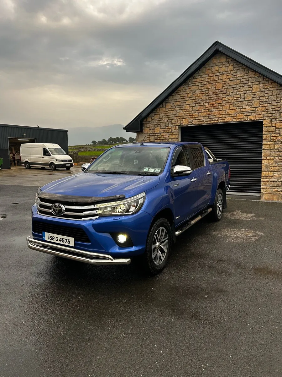 2016 Toyota Hilux Invincible Auto - Image 2