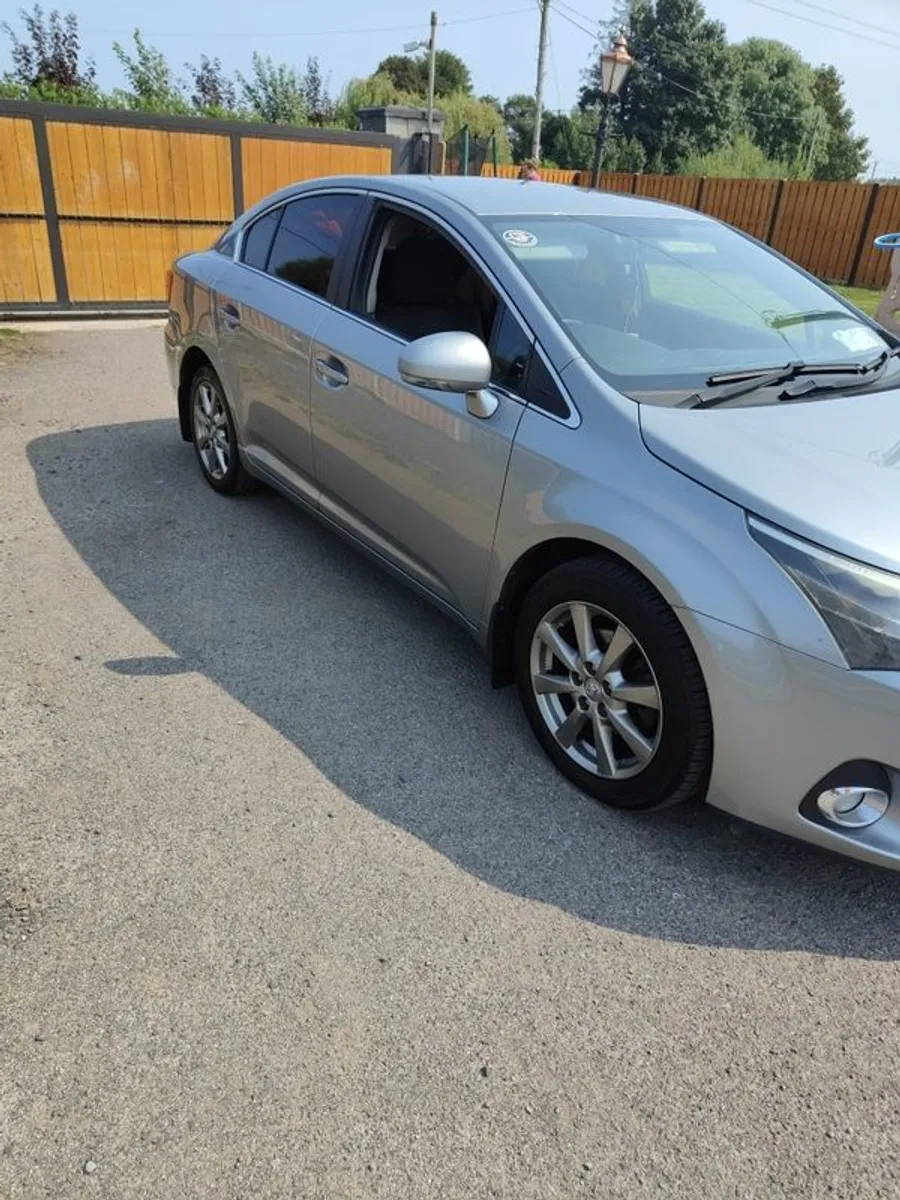 2012 Toyota Avensis - Image 1