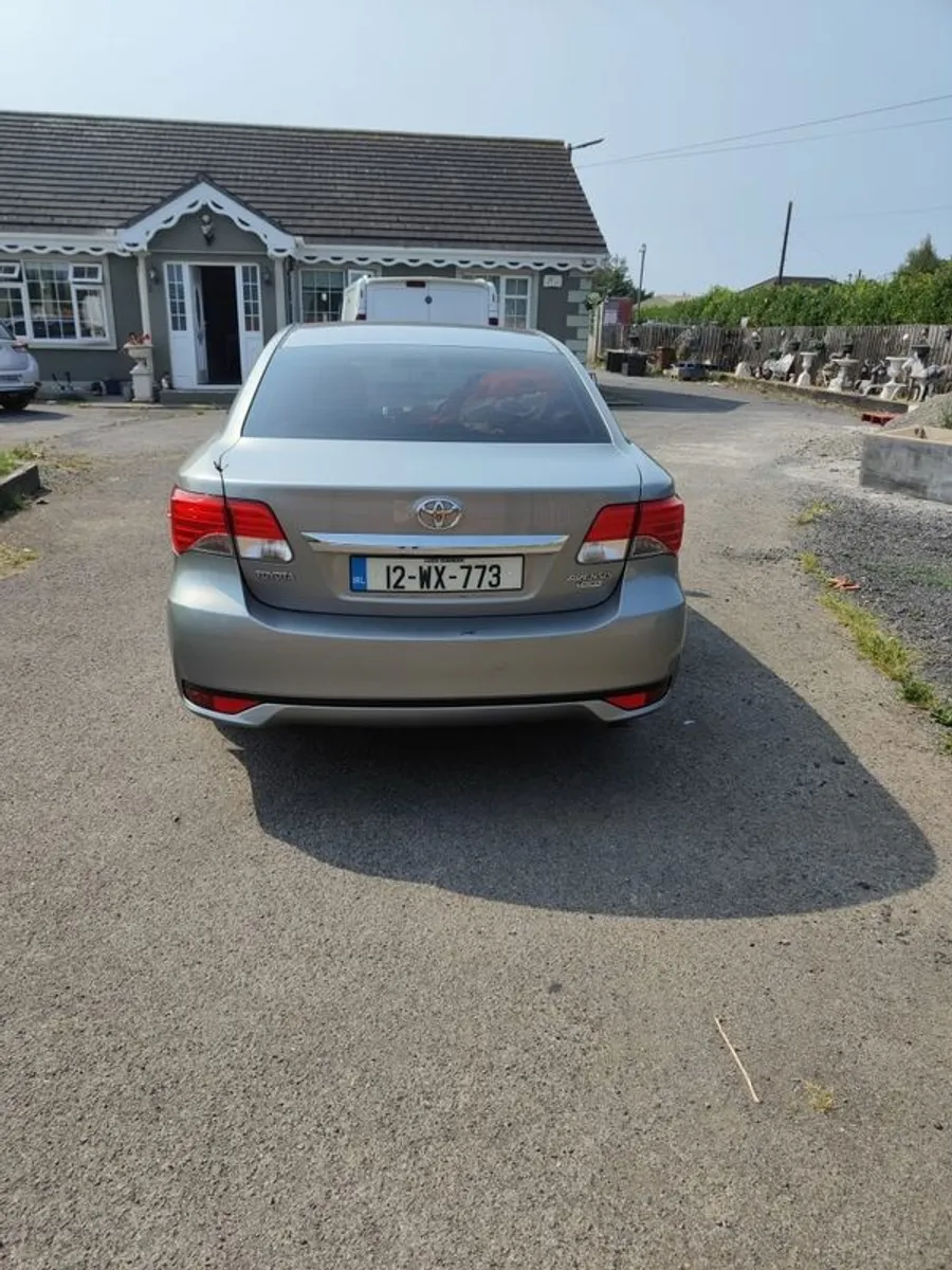 2012 Toyota Avensis - Image 2