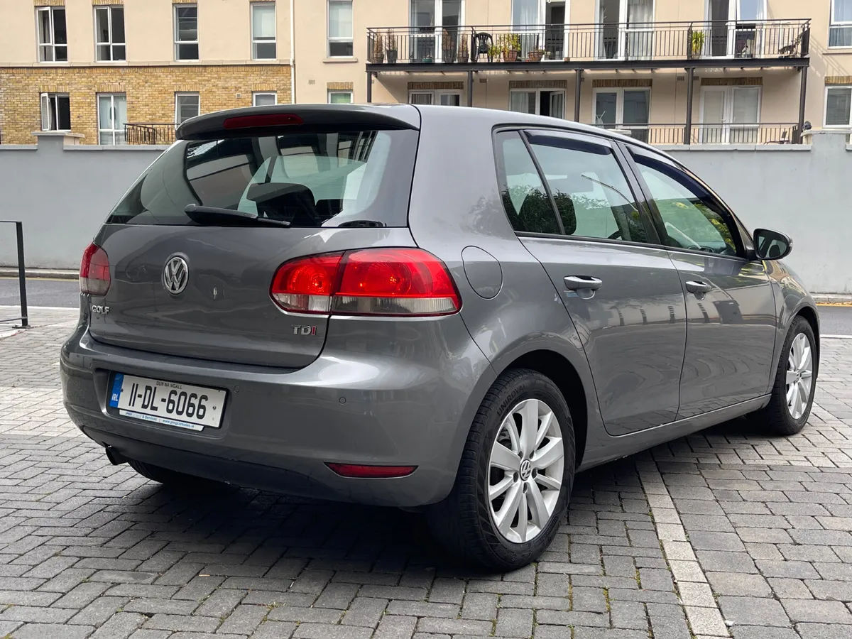 2011 Volkswagen Golf - Image 3