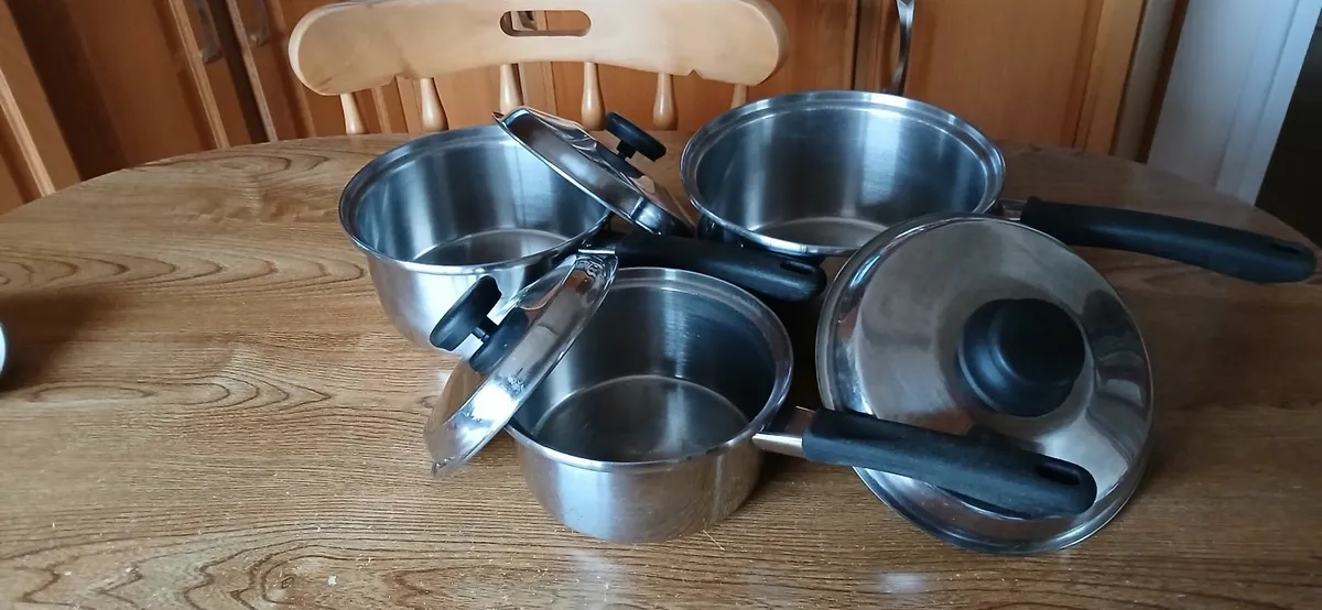 SET OF SAUCEPANS - Image 3