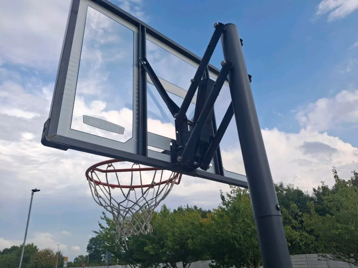 Lifetime Basketball Hoop - Image 2