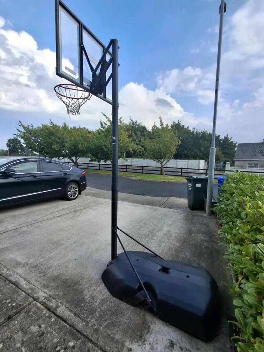 Lifetime Basketball Hoop - Image 3