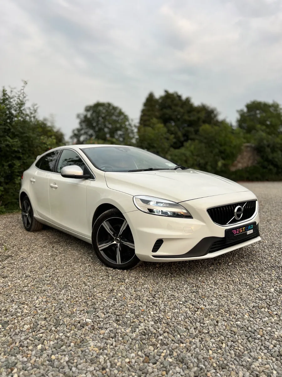 2019 Volvo V40 2.0 D3 150hp R-Design - Image 1