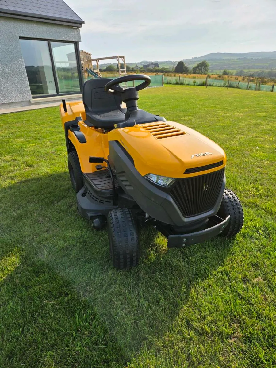 Stiga Estate 3398HW ride on mower - Image 2