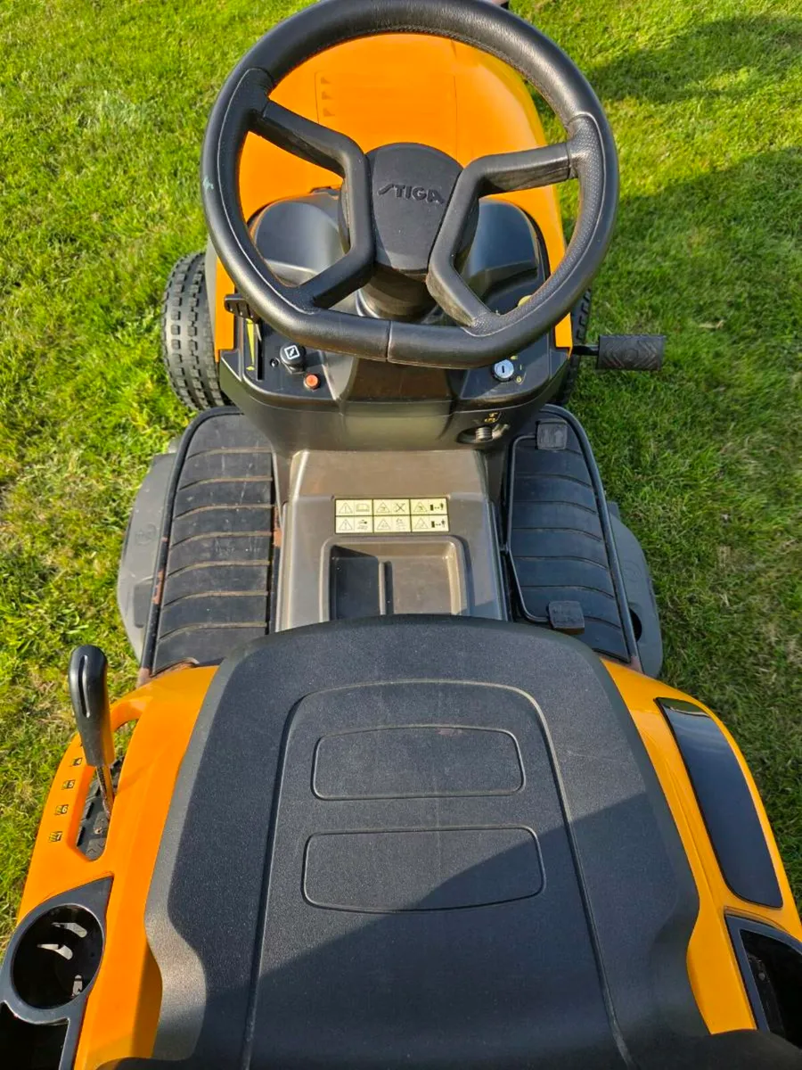 Stiga Estate 3398HW ride on mower - Image 4