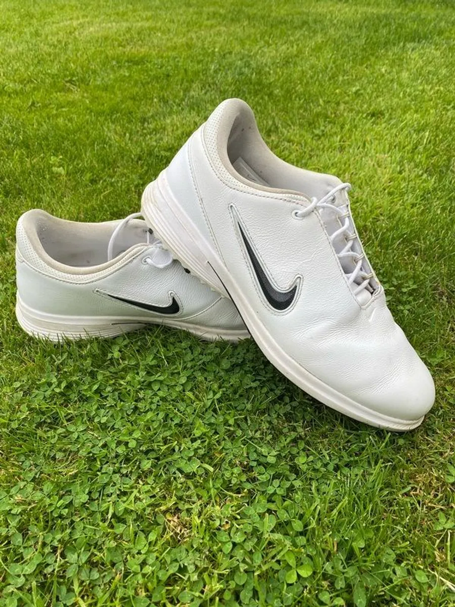 NIKE Victory Tour 4 Golf Shoes 8.5 - Image 2