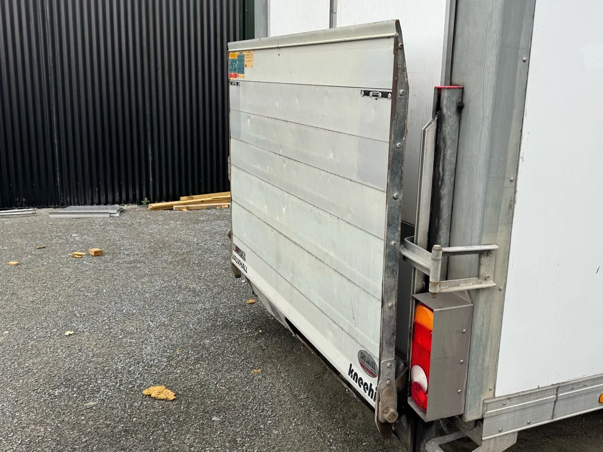 Tail lift - Image 1