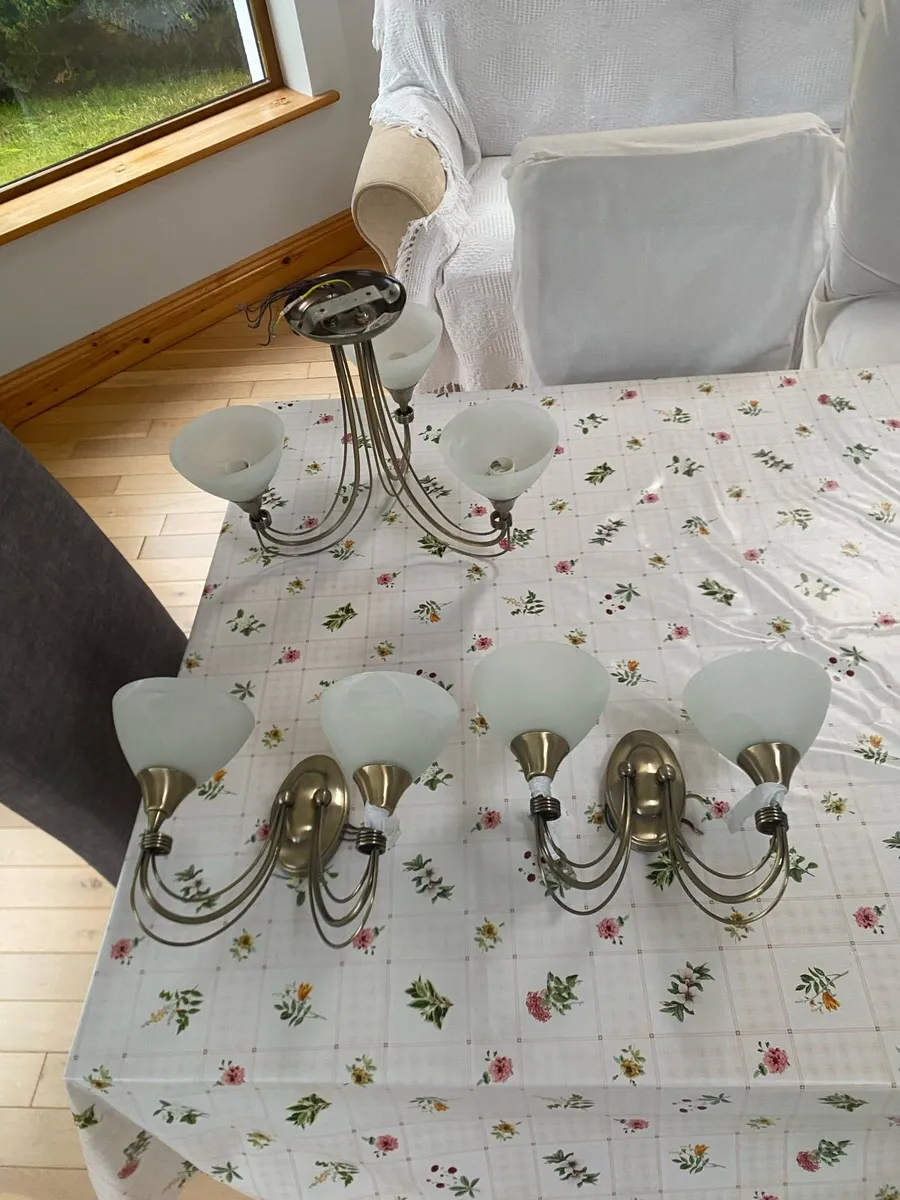 Ceiling light with 2 wall lights - Image 1