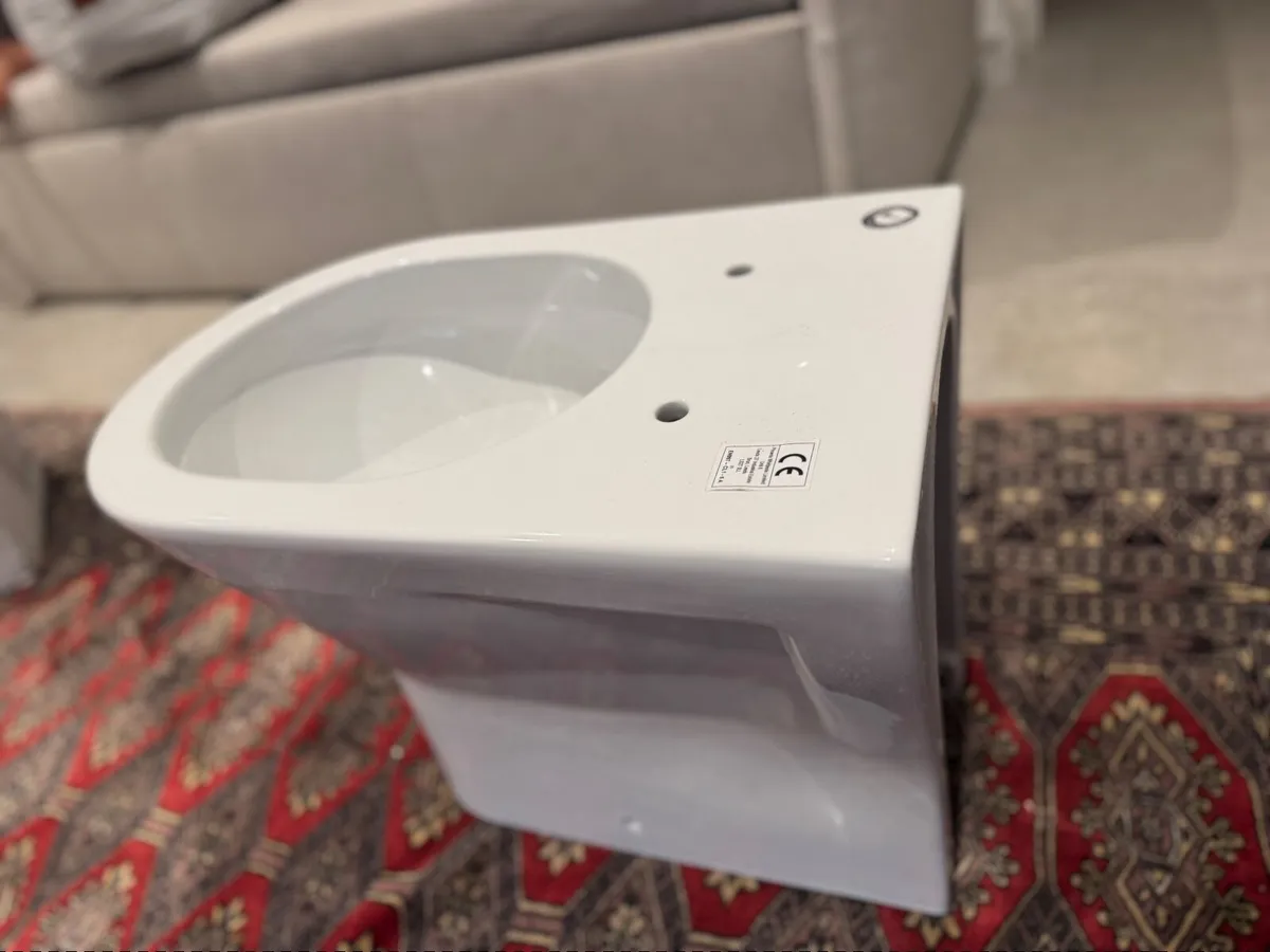 Phoenix whirlpool amore closed back WC - Image 2