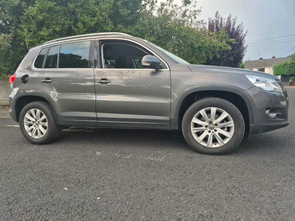 2011 VOLKSWAGEN TIGUAN - Image 3