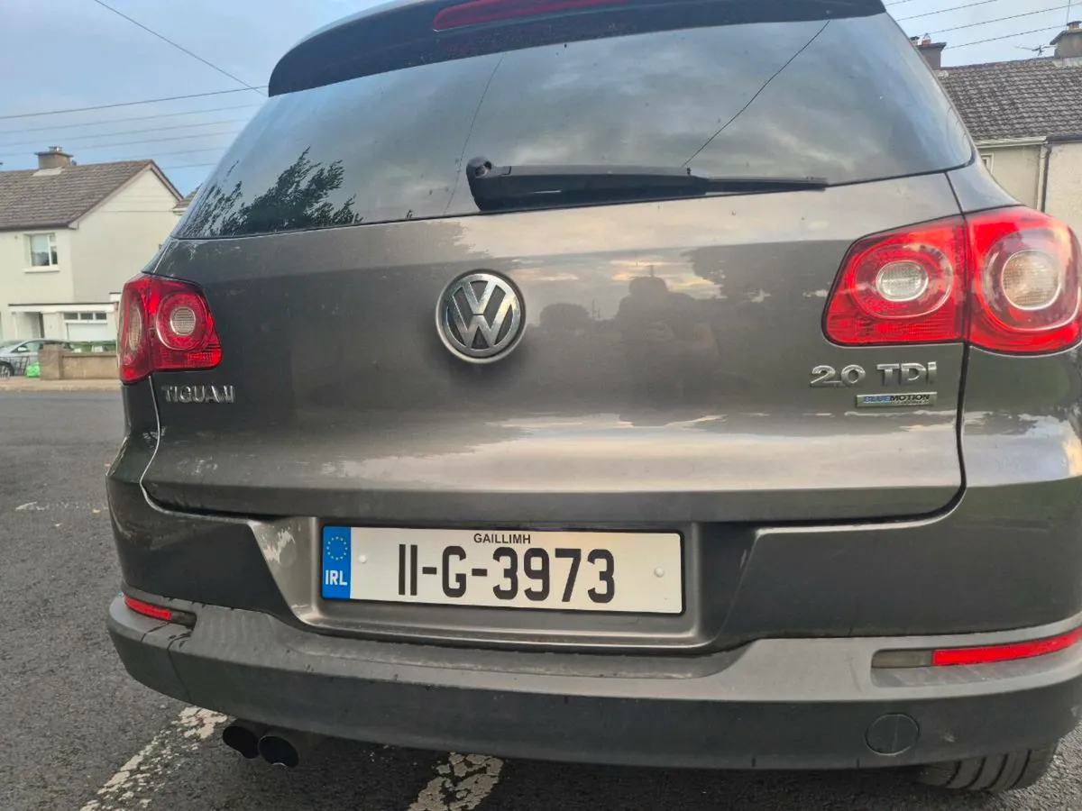 2011 VOLKSWAGEN TIGUAN - Image 4