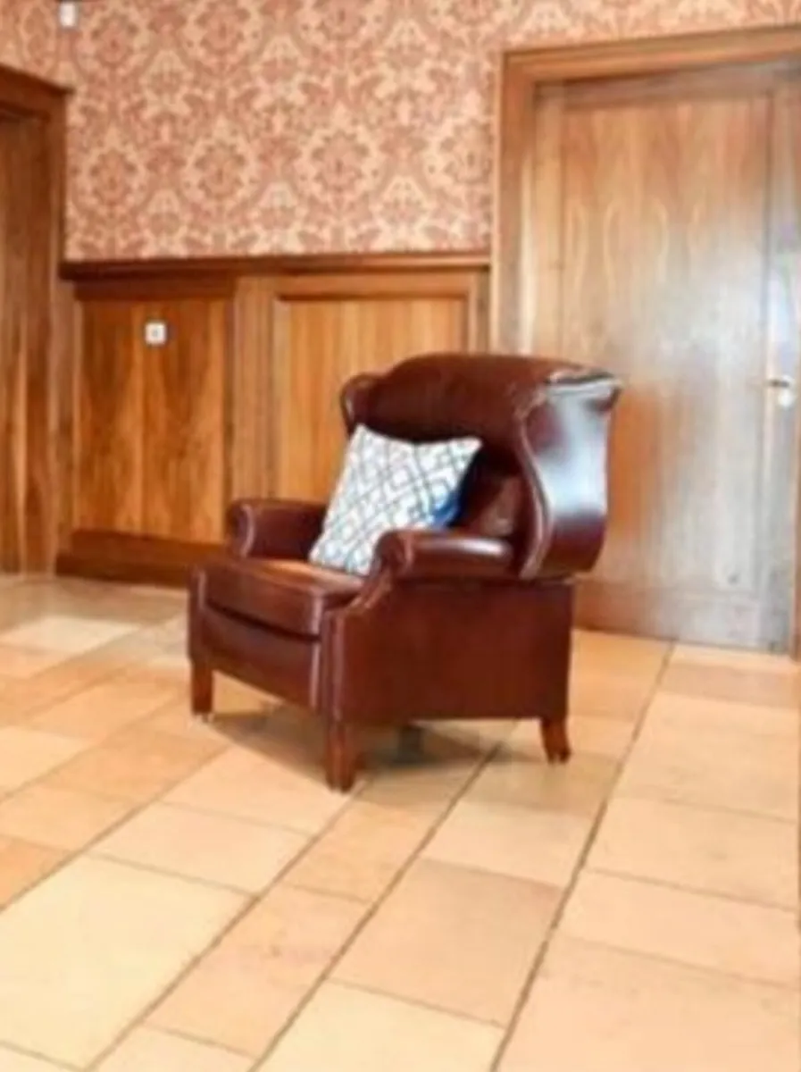 Furniture in excellent condition - Image 2