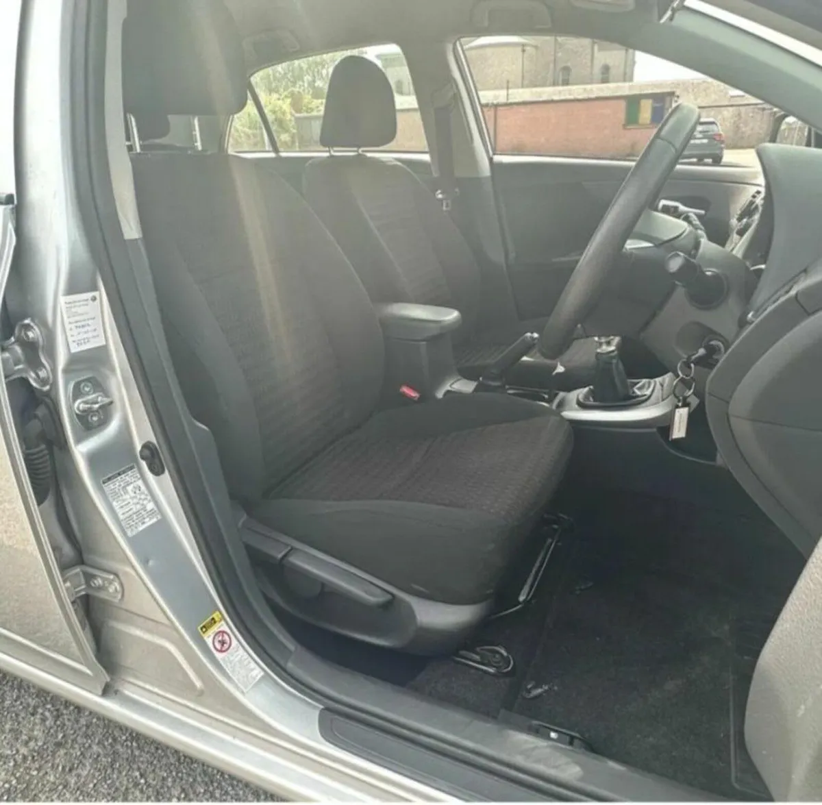 Toyota Corolla 2011 - Image 2