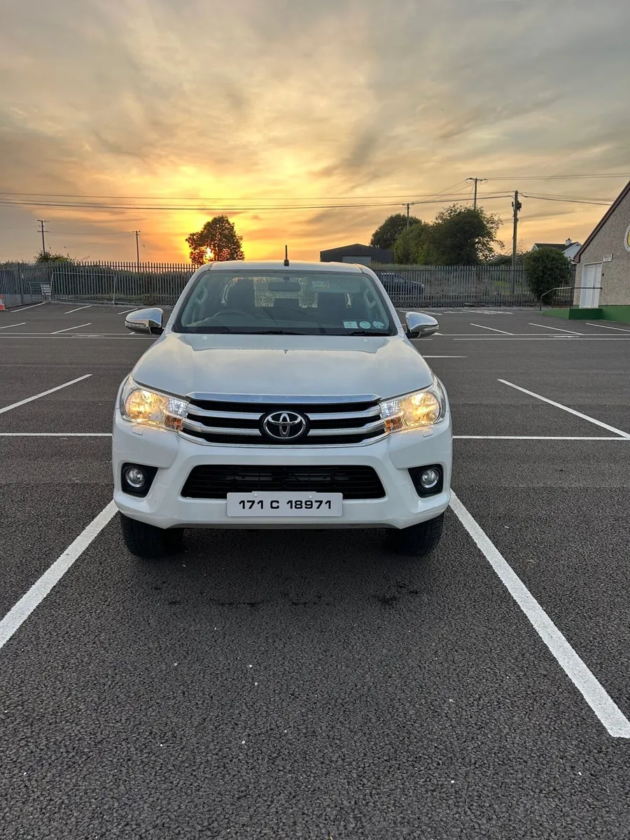 2017 Toyota Hilux for sale - Image 2
