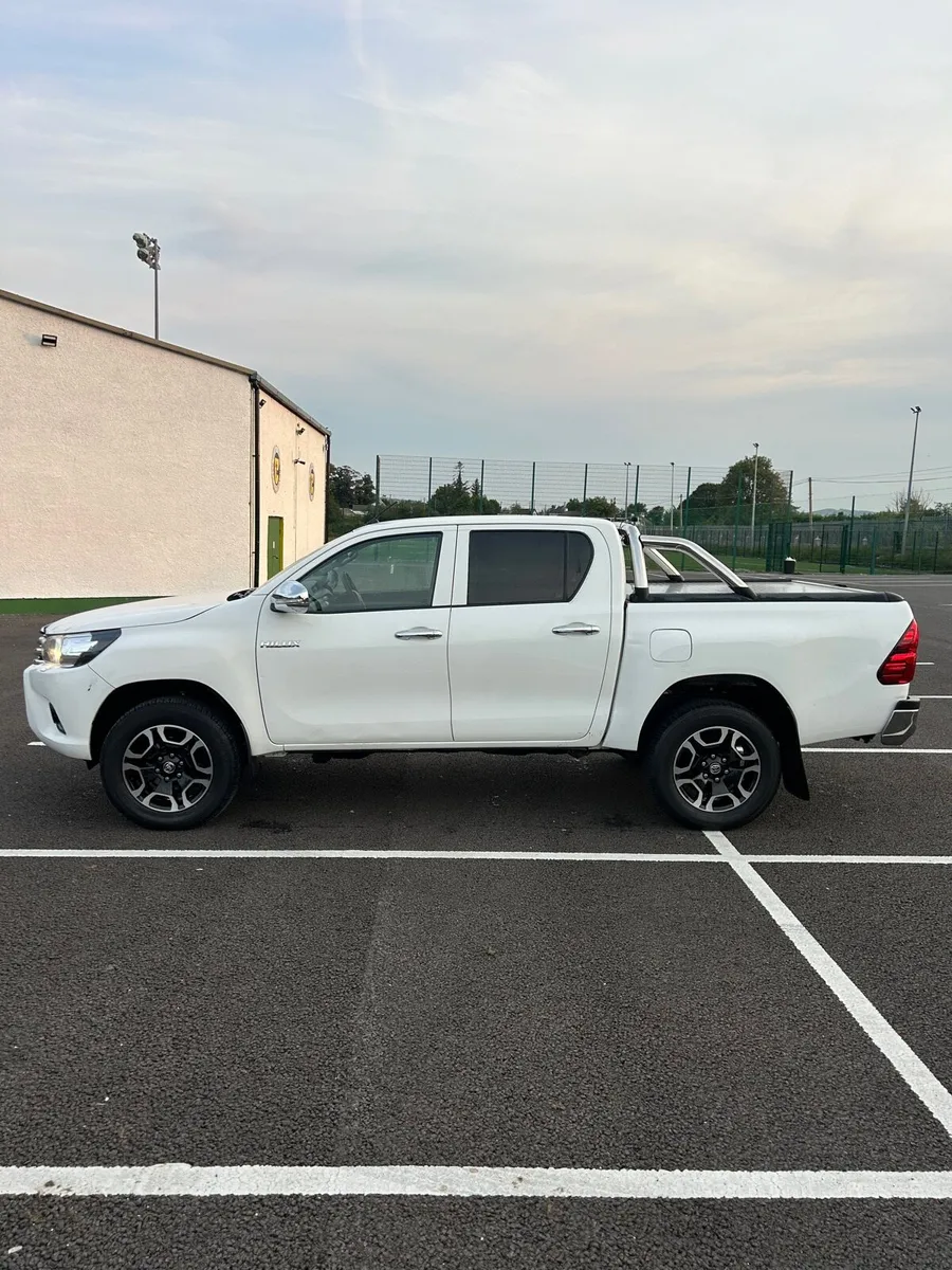 2017 Toyota Hilux for sale - Image 4
