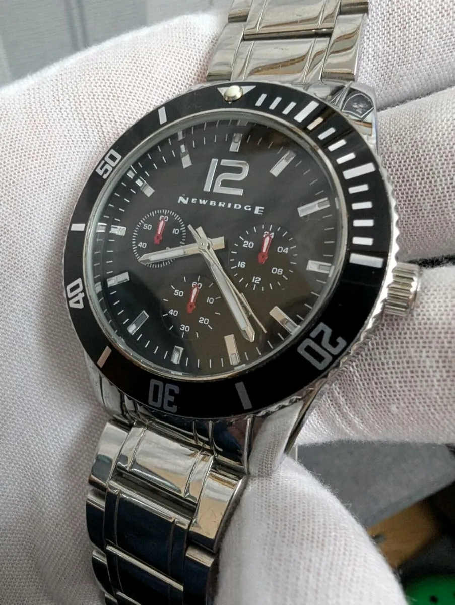 Newbridge stainless steel men's dive watch - Image 1