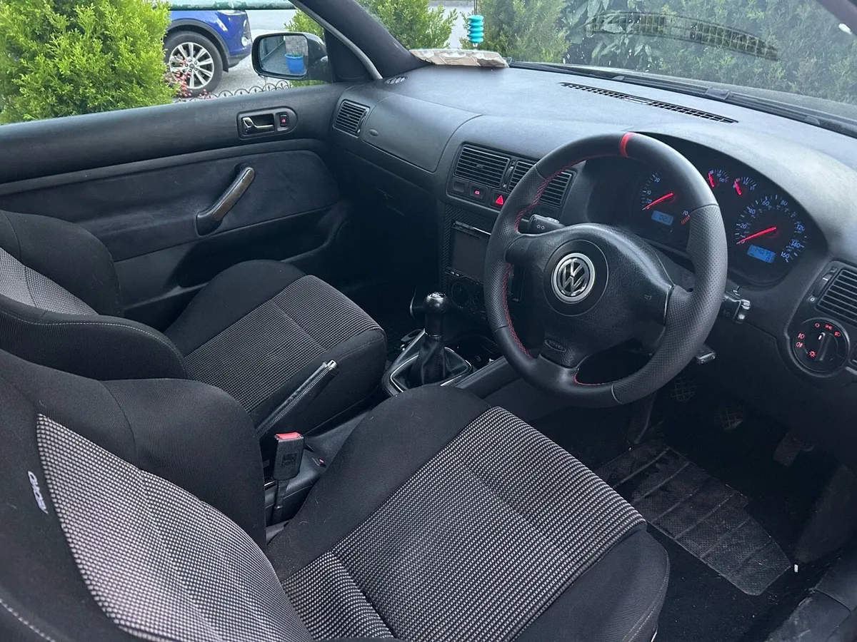 Volkswagen Golf GTI - Image 4