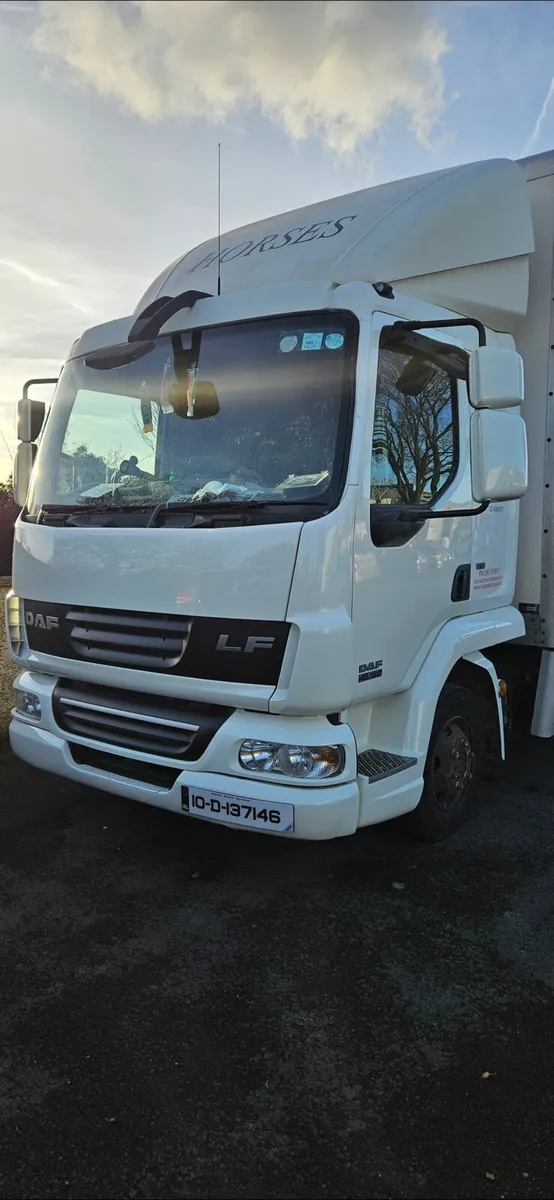 Horse truck 7.5 ton sleeper cab - Image 1