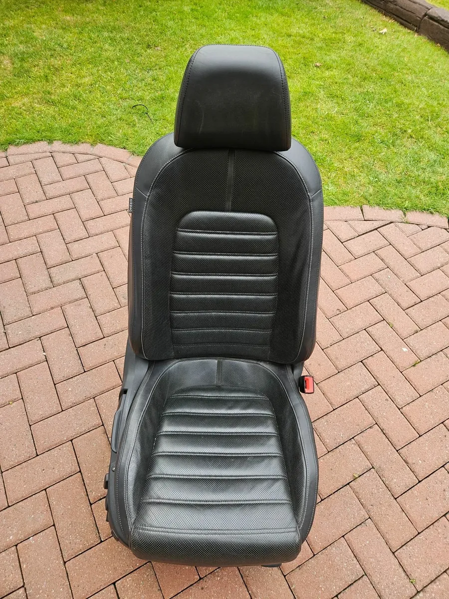 VW Passat CC 2011 Driver Seat + Drive Shafts - Image 2