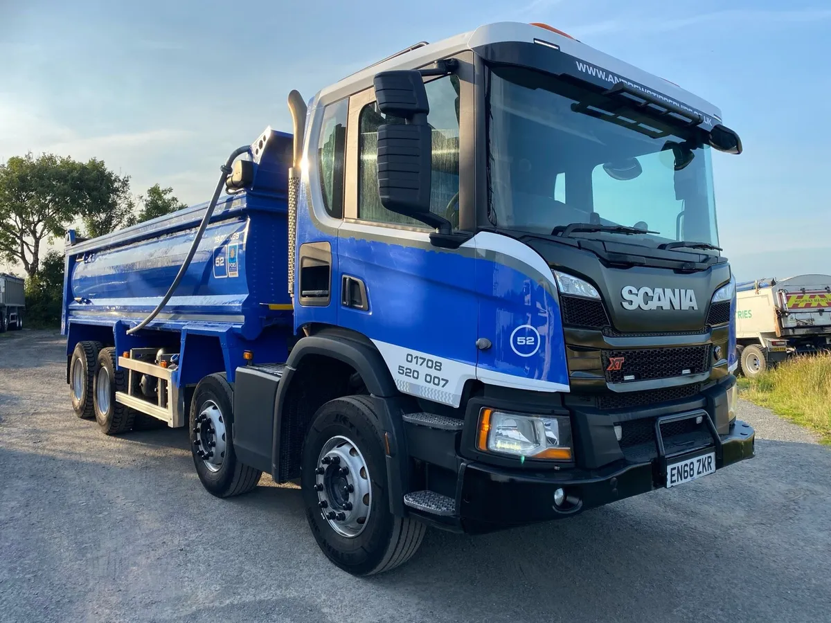 Scania XT 8x4 tipper - Image 2