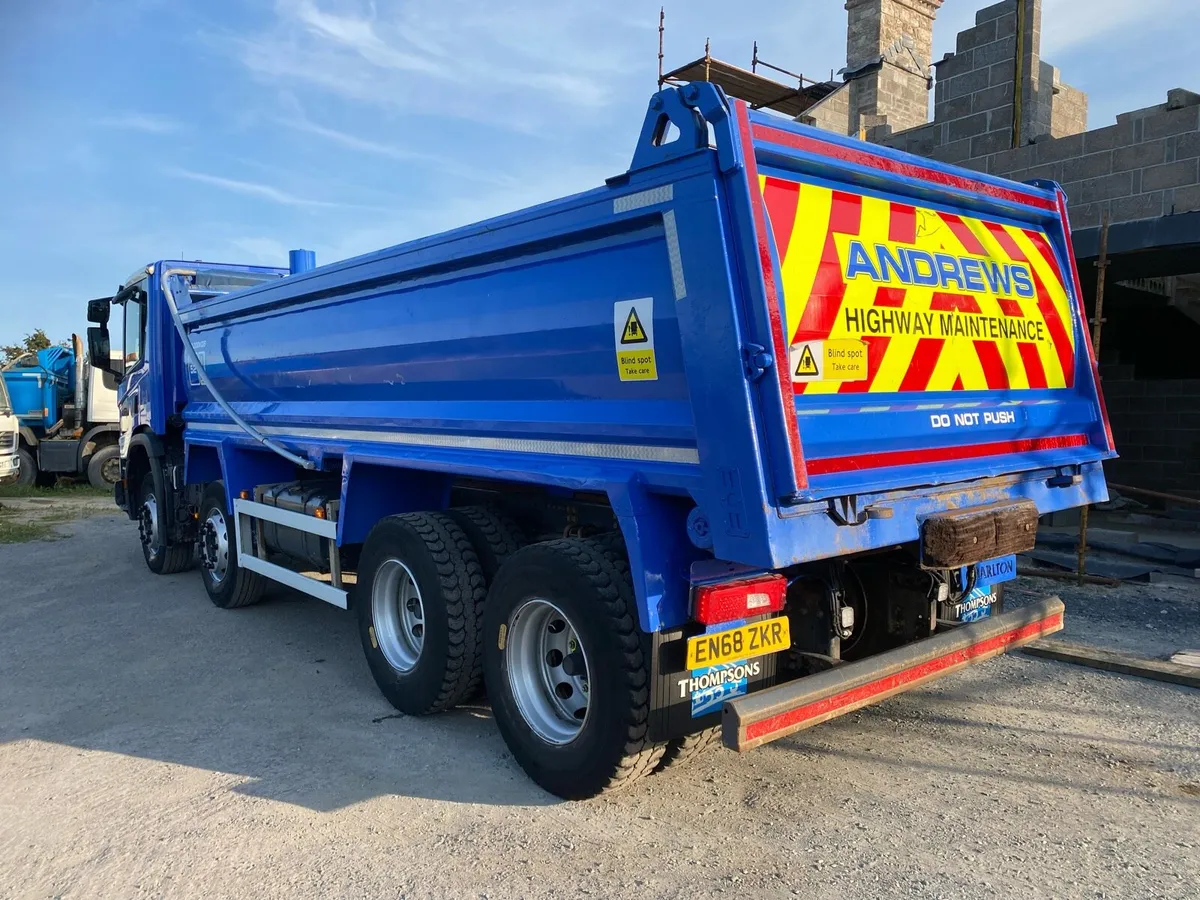 Scania XT 8x4 tipper - Image 3