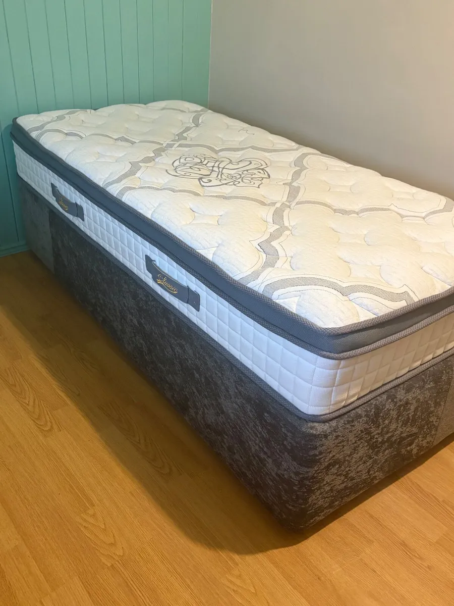 Single bed - Image 2