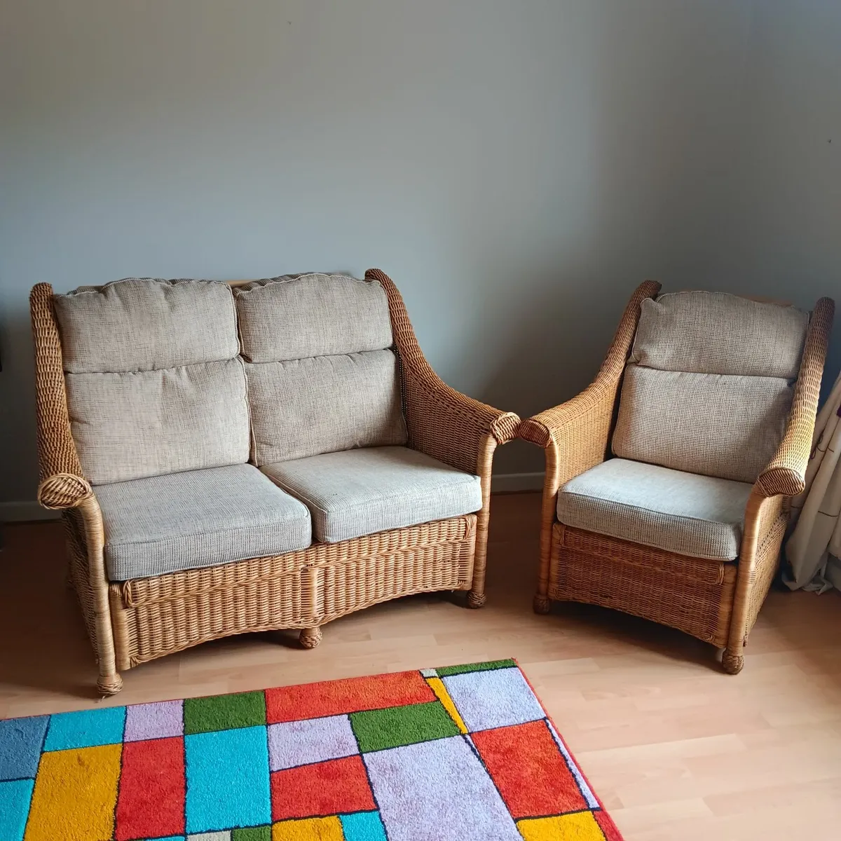 Wicker couch and armchairs - Image 1