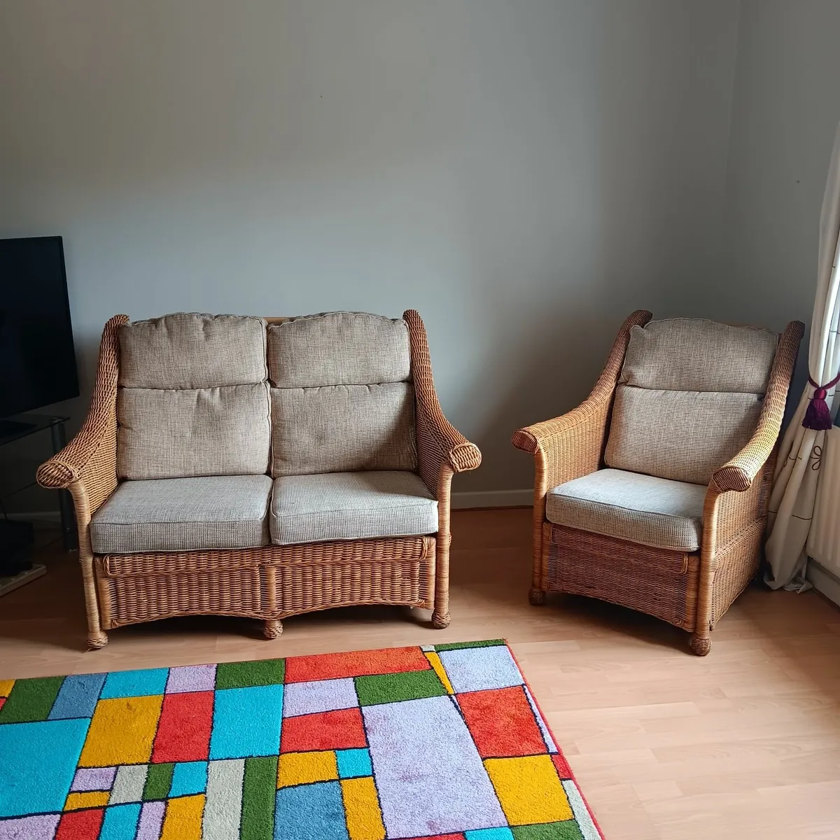 Wicker couch and armchairs - Image 3