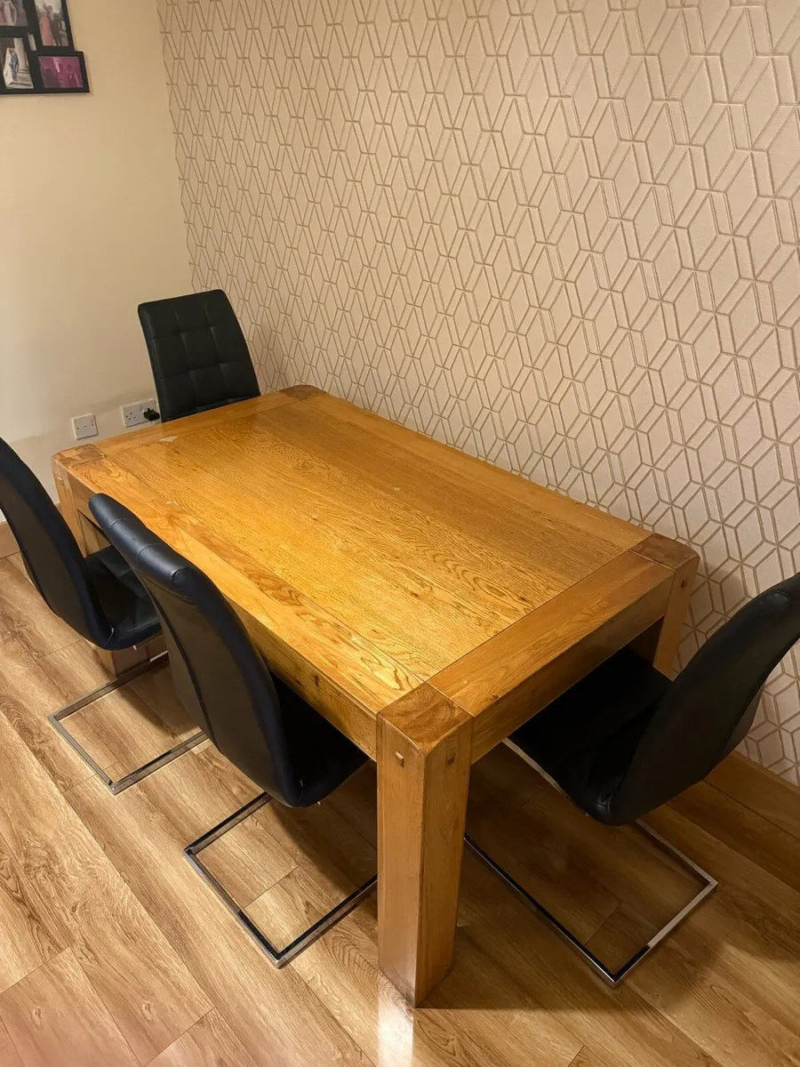 Kitchen table and 4 chairs - Image 1