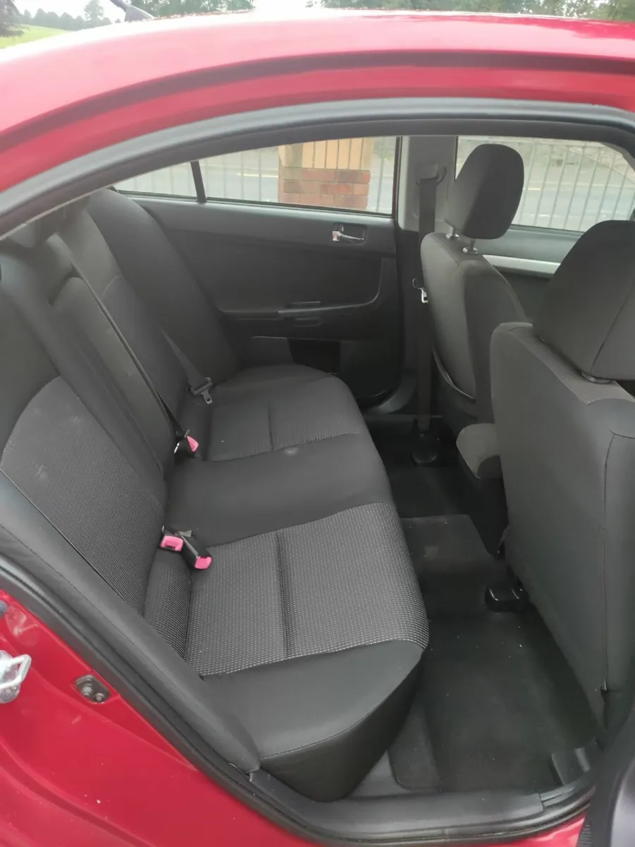 Mitsubishi Lancer 2010 - Image 2