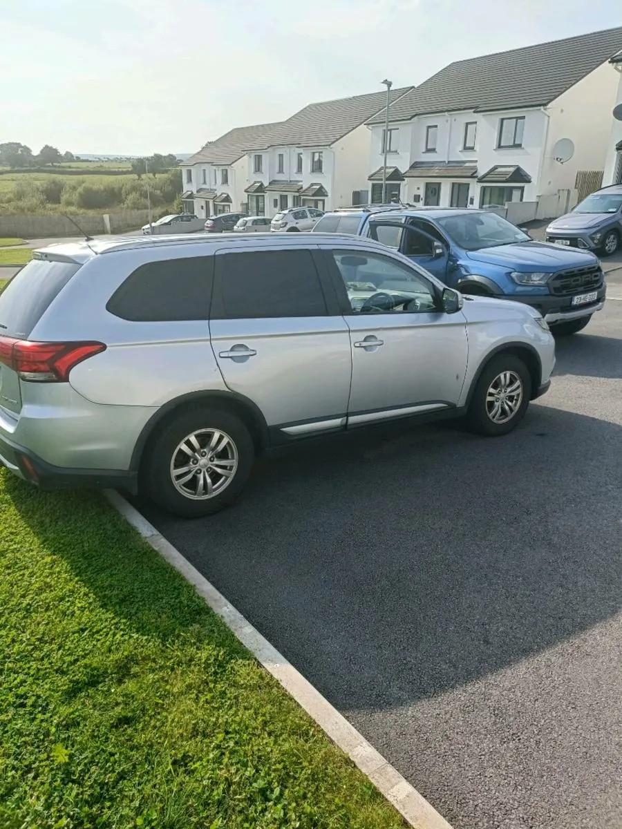 Mitsubishi Outlander 2.3Dsl - Image 4