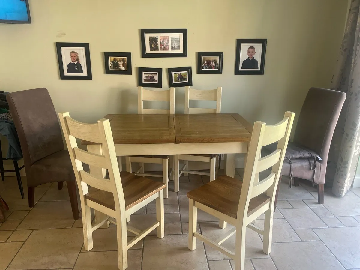 Dining table and chairs - Image 1