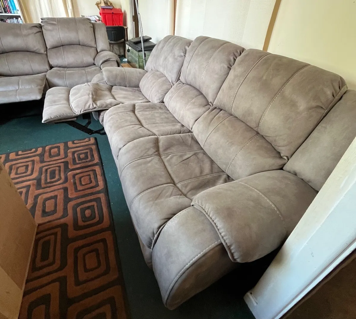 3+2 recliners as new - Image 1