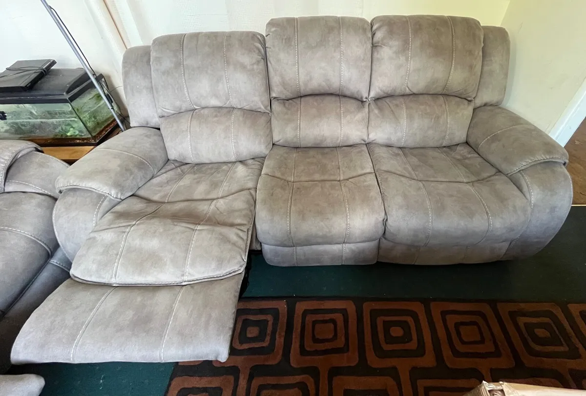 3+2 recliners as new - Image 2