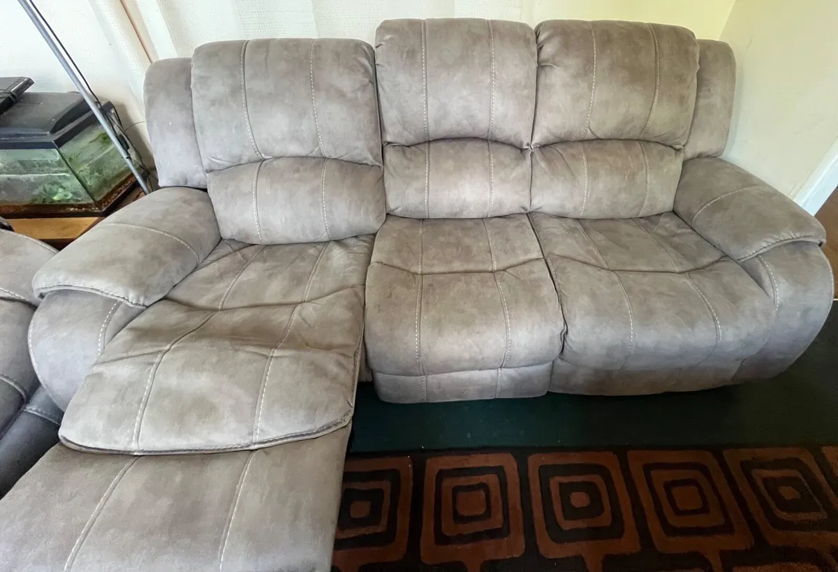 3+2 recliners as new - Image 4