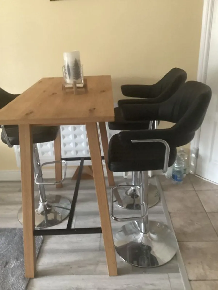 Table&Chairs - Image 3