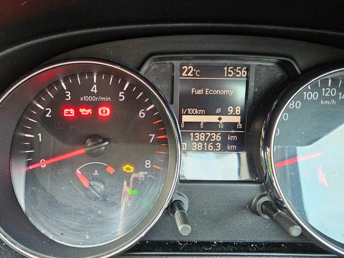 Nissan Qashqai 2012 petrol,sun roof - Image 4