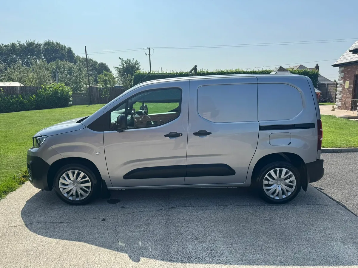 Peugeot partner professional plus 1.5 (Automatic) - Image 3
