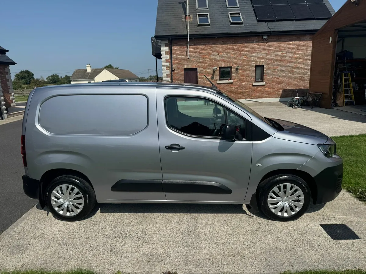 Peugeot partner professional plus 1.5 (Automatic) - Image 4