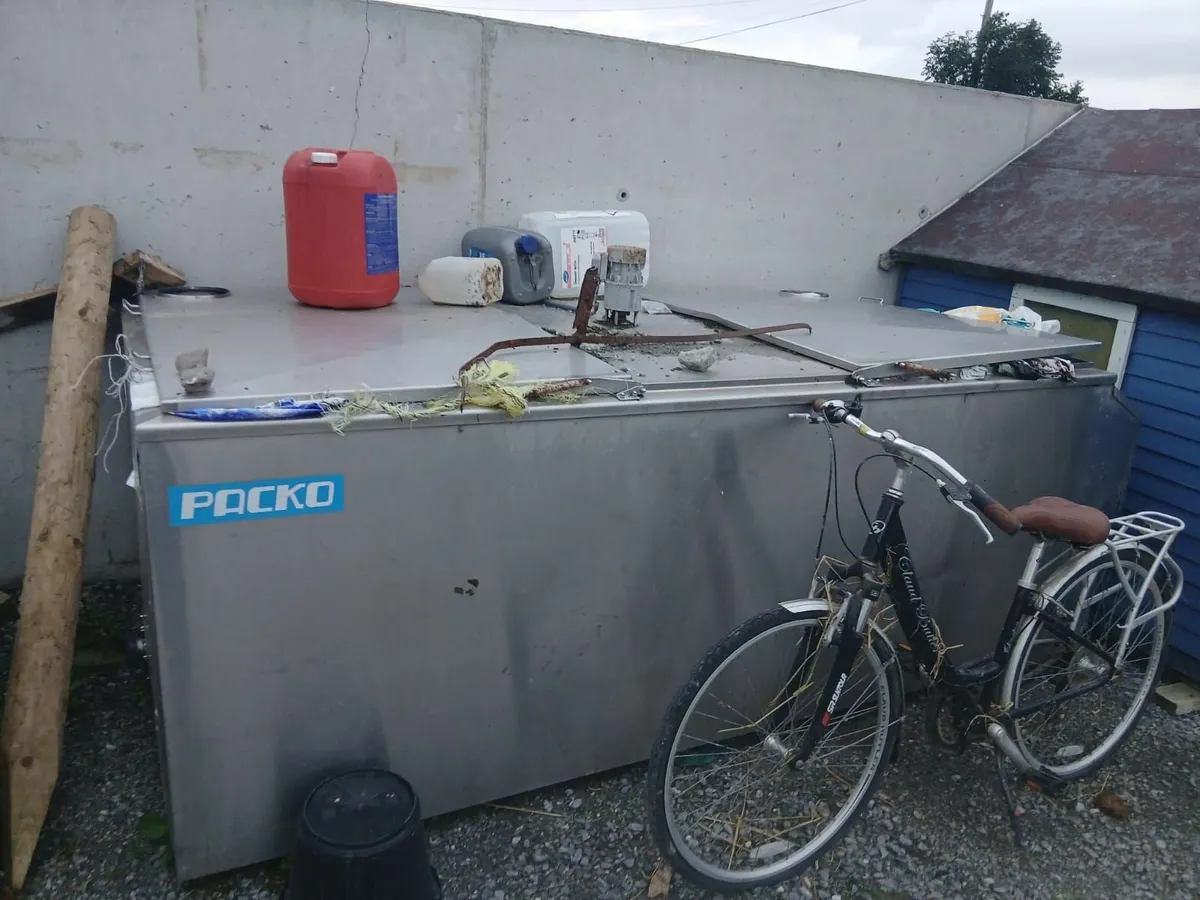 Milk tank and compressors - Image 2