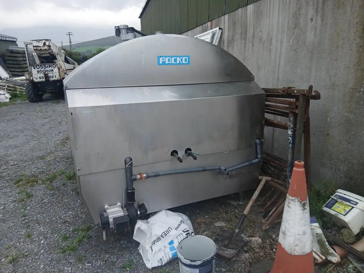 Milk tank and compressors - Image 4