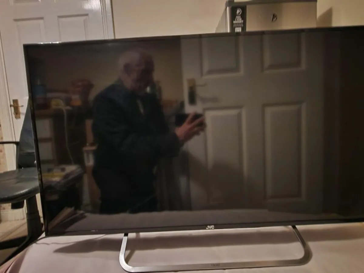 JVC 40 inch Full HD LED TV, Model LT-40C590 - Image 3