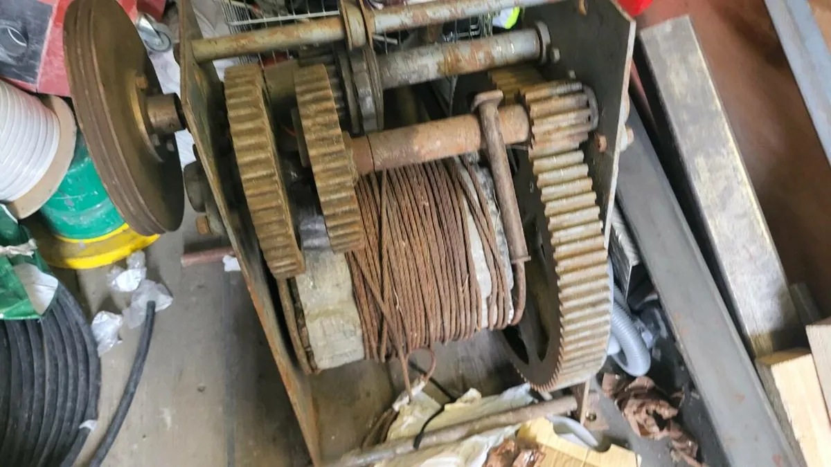 Winch - Image 1
